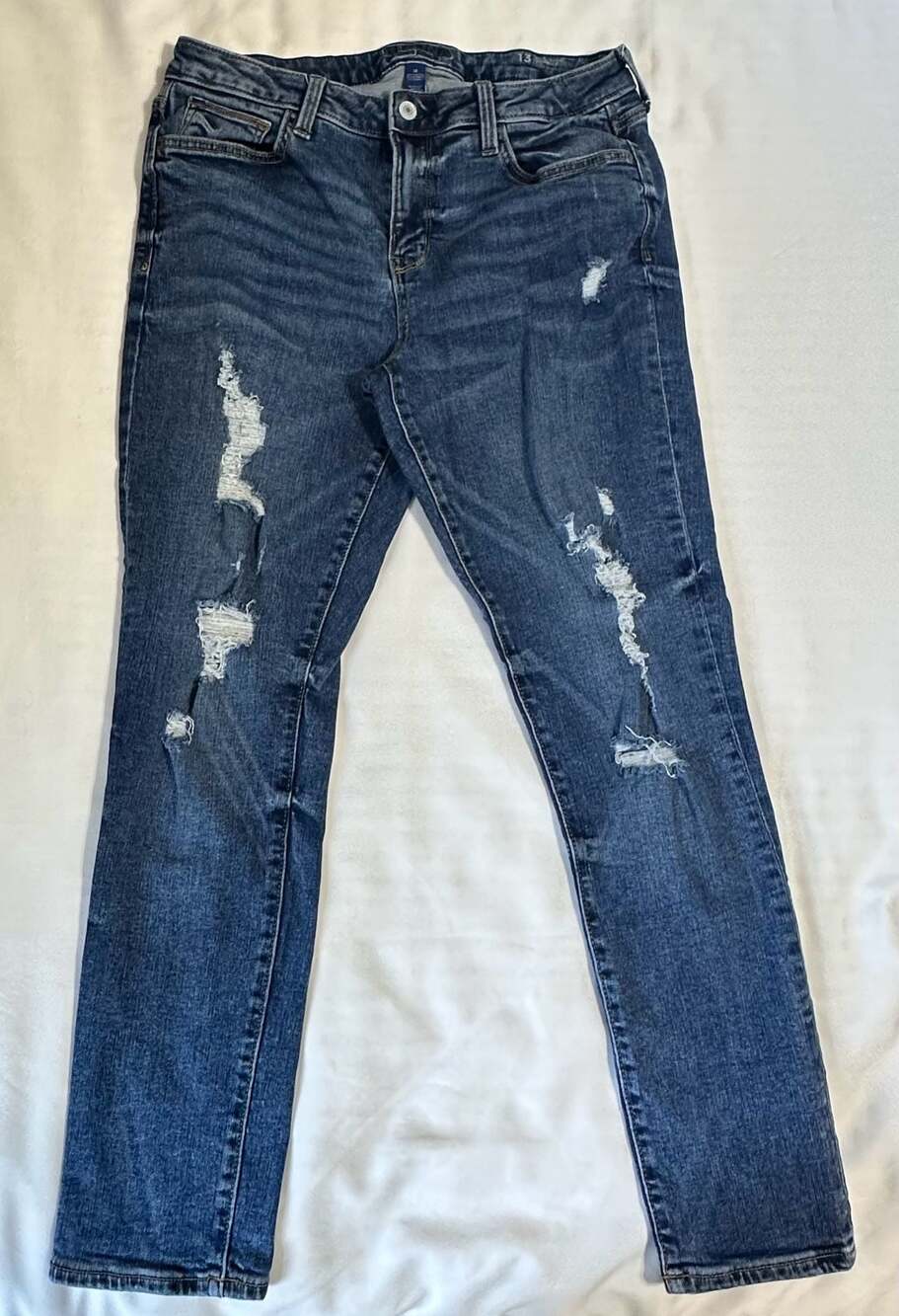 Arizona Jean Co. Mid-Rise Skinny Distressed Denim Jeans Size 13
